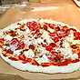 Surdegspizza med tomatsås